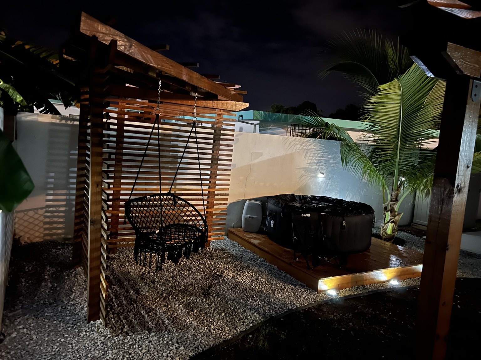 Corner pergola and platform deck for jacuzzi